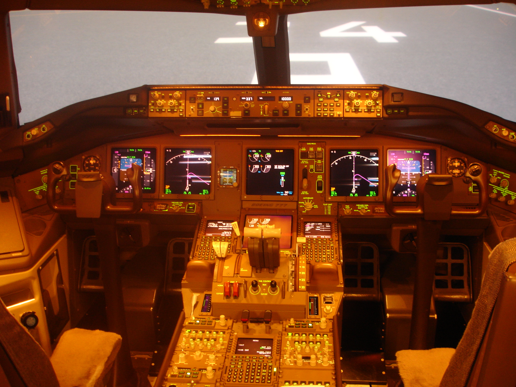 〔先着1組2名様限定〕B777パイロットシミュレータ体験特典