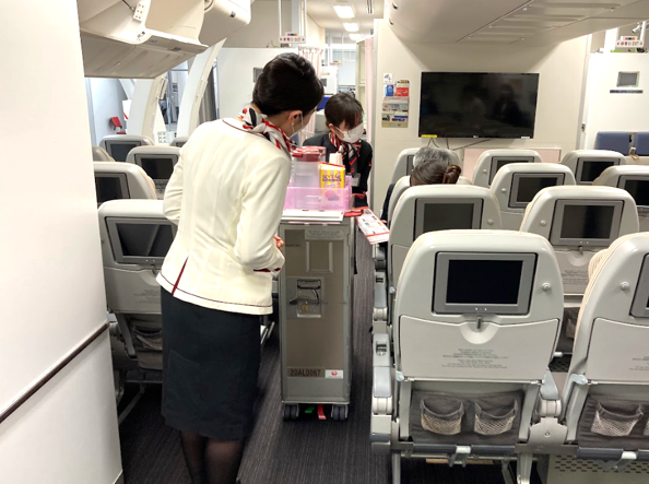 〔2025年8月23日（土）開催 〕JAL訓練施設での国際線ビジネスクラスCA体験特典（サービス要員コース）