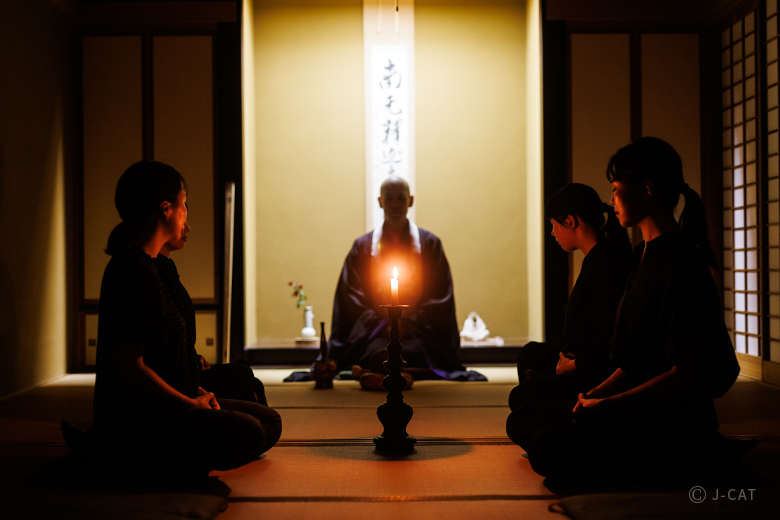 宇治「宝善院」静かな夜の寺院で組む坐禅と精進の薬膳料理で自らを慈しむ-干支守本尊の御朱印付き-