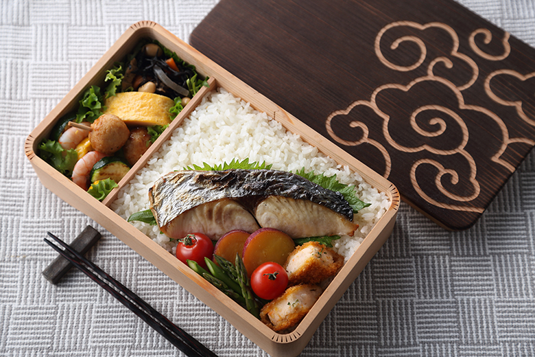 大阪「箱屋常吉」5代目と共に国産杉の希少材でつくる“呼吸するお弁当箱”-限定のおみやげ付き-